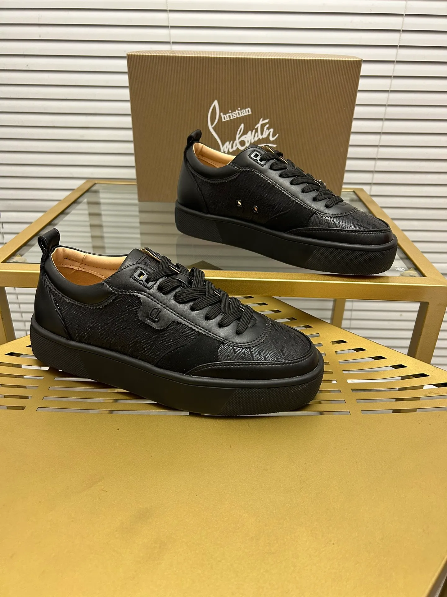 (Customized model) Ex-factory price is 600. christian louboutin (CL red sole shoes) counter series, casual sneakers for couples 📢 📢 📢 Exclusive hot style release 🎈🎈💪 Movable latex feet 👻 Finished outsole line [Proud] 😝Female 35-40# Male 38#-46, global supply😝 [Top version]: Original imported genuine leather upper, top original leather lining, original molded TPU outsole, original 1:1 detail processing, original shoe last,